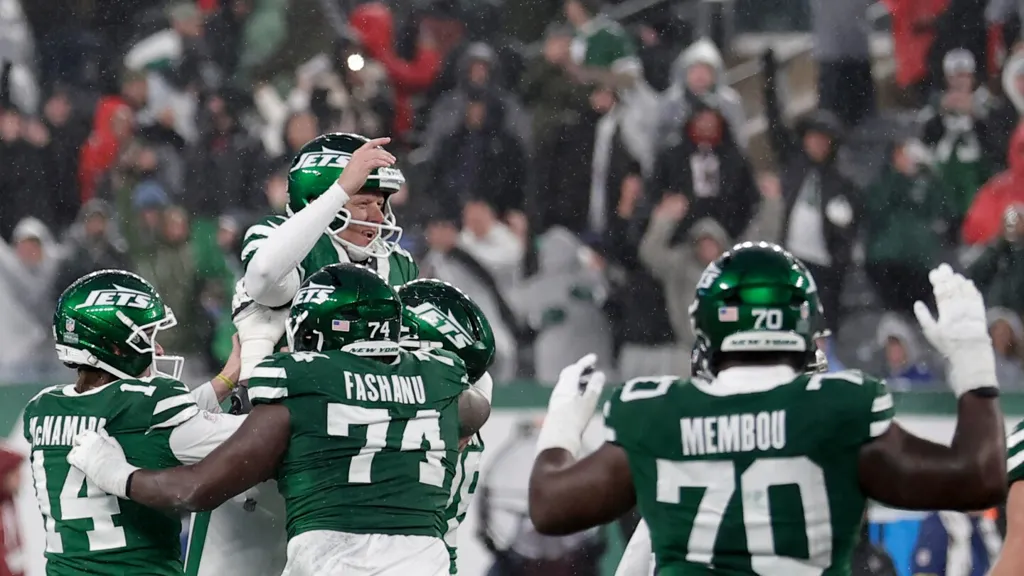 Nick Folk's 56-yard field goal on final play lifts Jets to 27-24 win over Falcons