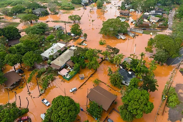 Hawaii's worst flooding in 20 years threatens dam, prompts evacuations as more rain looms | Chattanooga Times Free Press