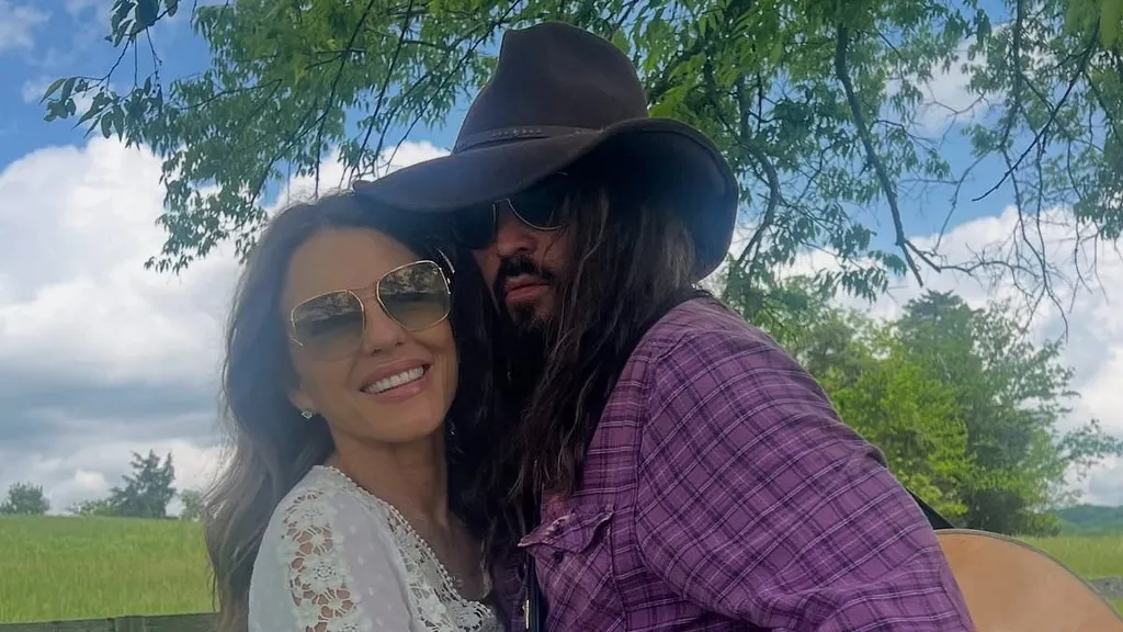 Billy Ray's sweet gesture to Liz Hurley revealed after birthday post