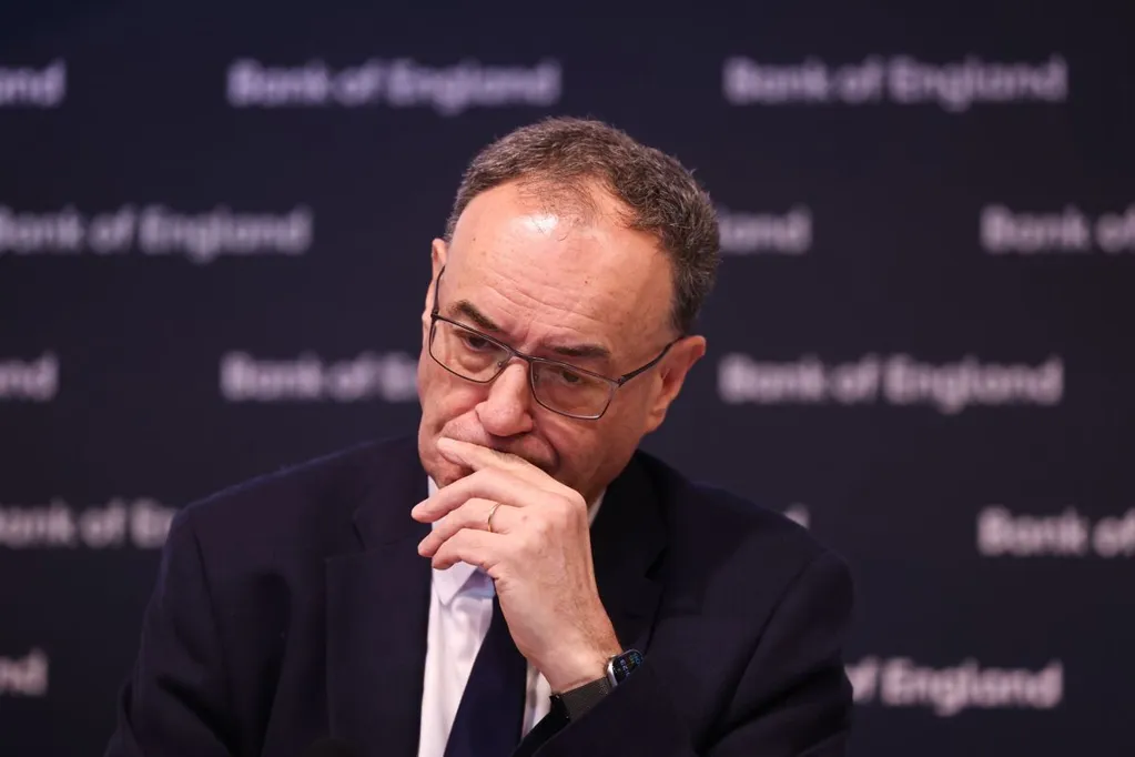 Bank of England Risks Job Market in Bid to Finish Off Inflation