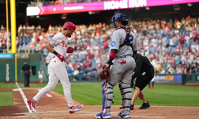 Hoerner drives in 5 runs, Imanaga strikes out 11 to lead Cubs past...