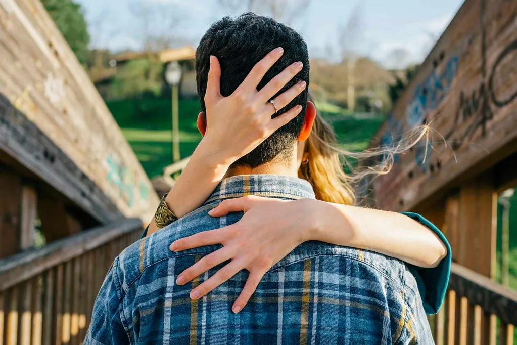 Single Dad Says His Siblings 'Effectively Cut Me Off' After He Started a Relationship with His Kids' Much Younger Au Pair