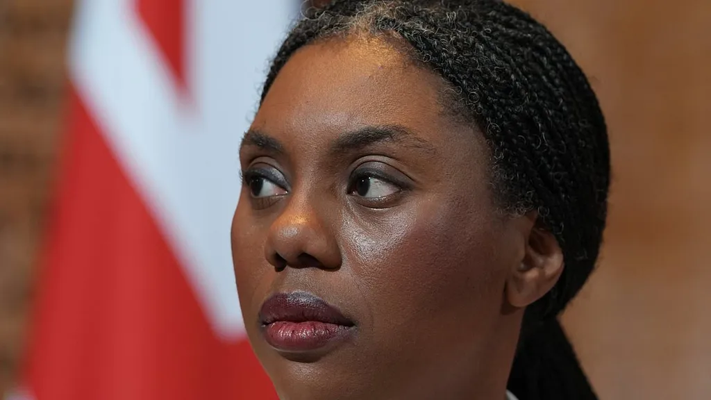 PM 'poised to act on student loans' after Badenoch joins backlash