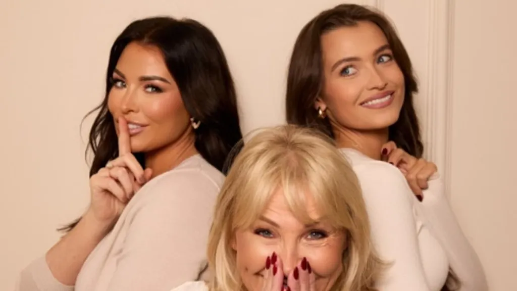 Jess, Carol and Natalya Wright RETURN to podcast after 'Bikinigate'