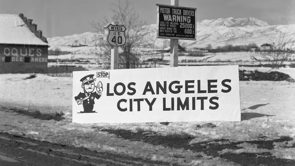 The LAPD once stopped American migration at the California border  --  to keep out the poor