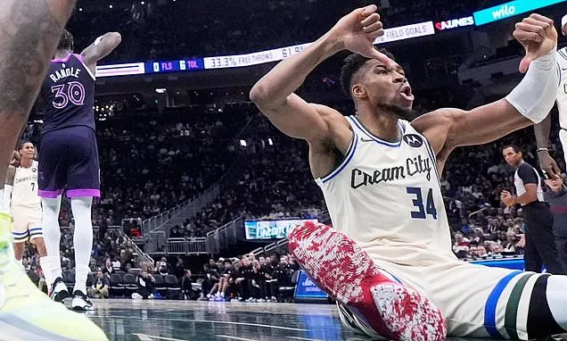 Antetokounmpo responds with boos of his own after home crowd jeers...