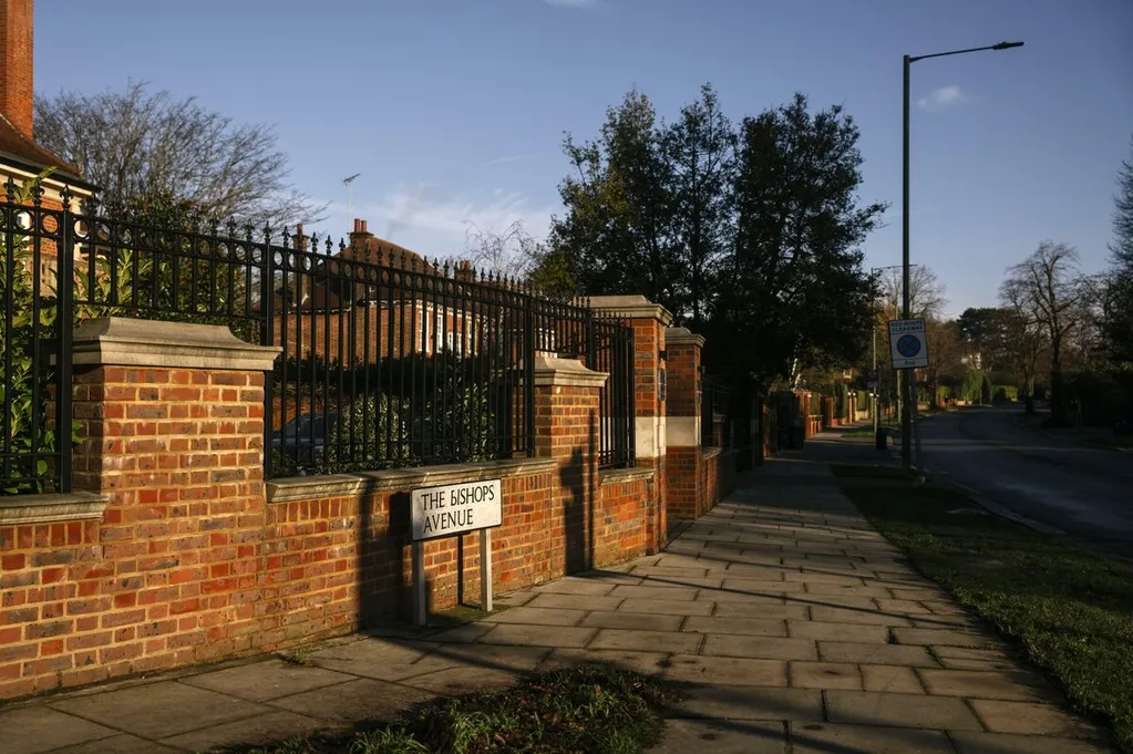 Sale of Billionaire's Row Mansion for £10 Million Sparks UK Suit