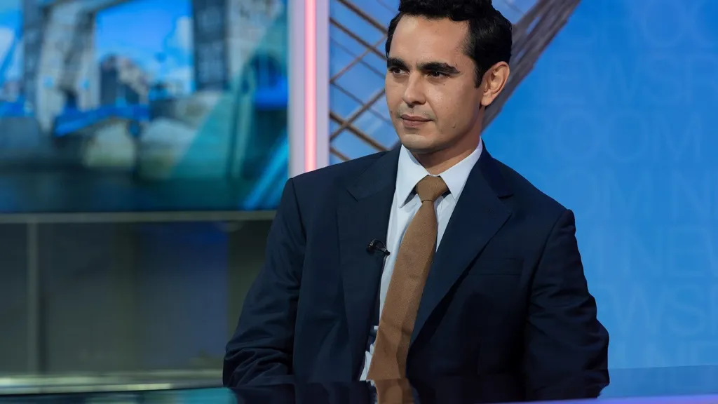 How to Dress for Financial Fraud