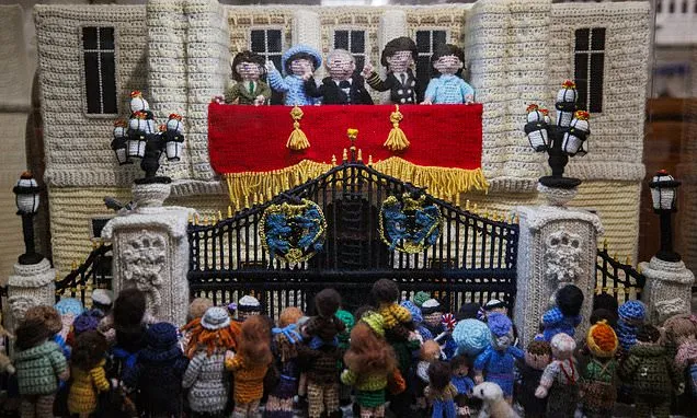 'Britain at War´ knitted figures bring wartime stories to life in...