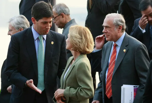Trump team weighs pairing Warsh at Treasury, Bessent on National Economic Council