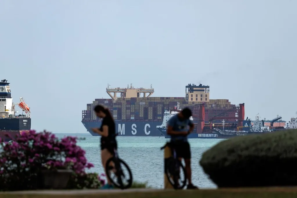 Singapore's Tough Inflation Call Is a Warning for Global Trading