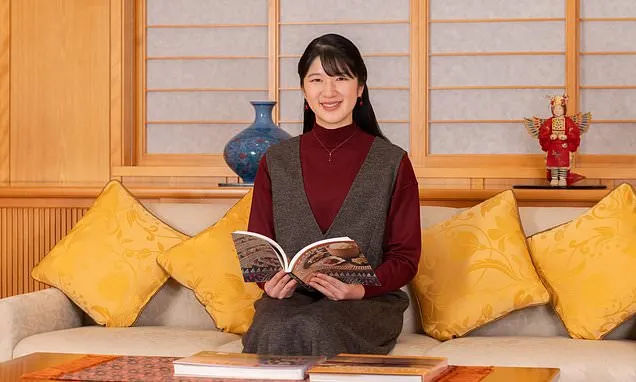Princess Aiko's popularity sparks calls to change Japan's male-only...