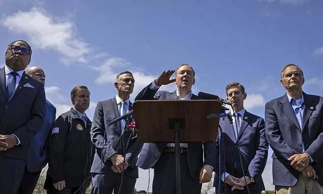 US and Mexico sign accord to combat  Tijuana River sewage flowing...