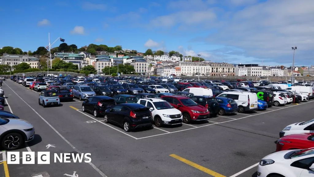 Vehicle numbers in Guernsey go up, data shows
