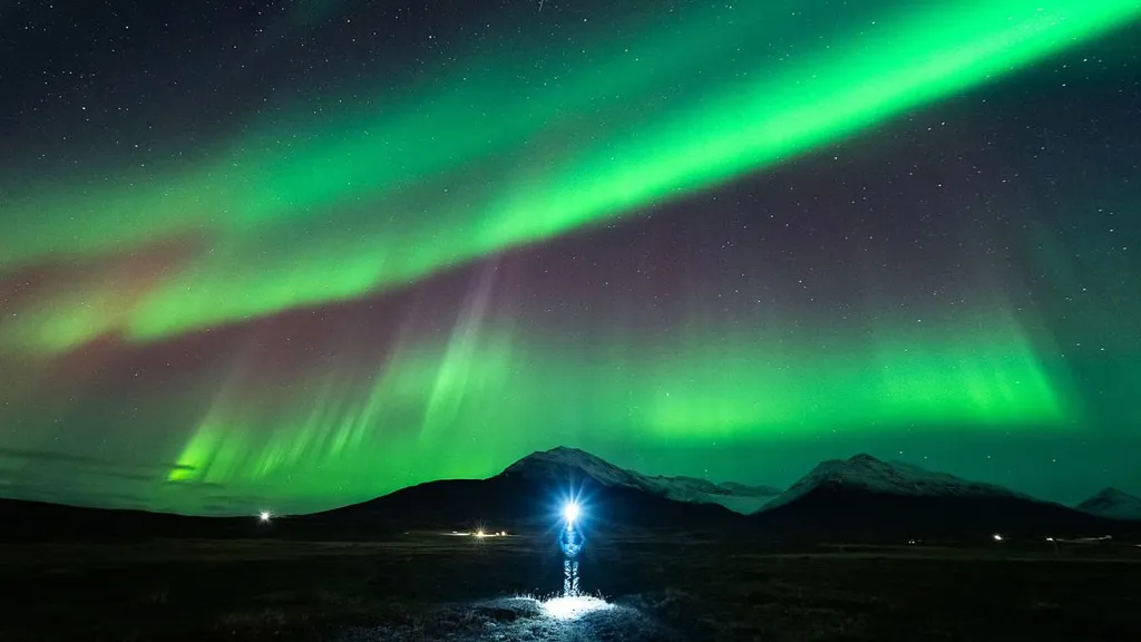 Iceland resident reveals how to take the best Northern Lights pictures