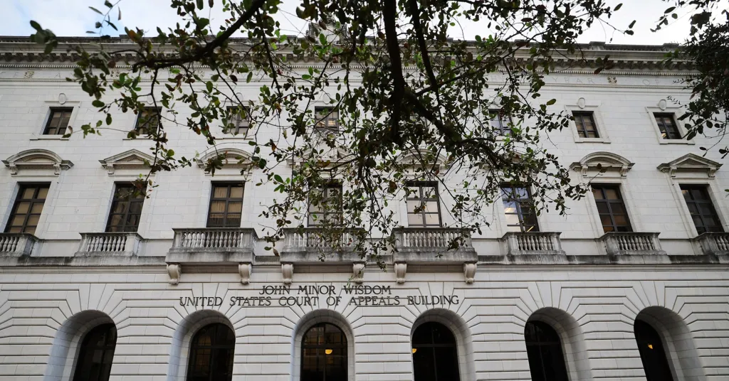 US appeals court upholds Trump's immigration detention policy