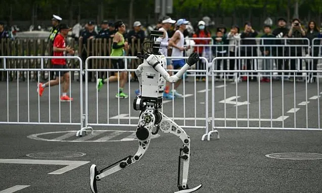 Humans far behind as robot breaks record at Beijing half marathon