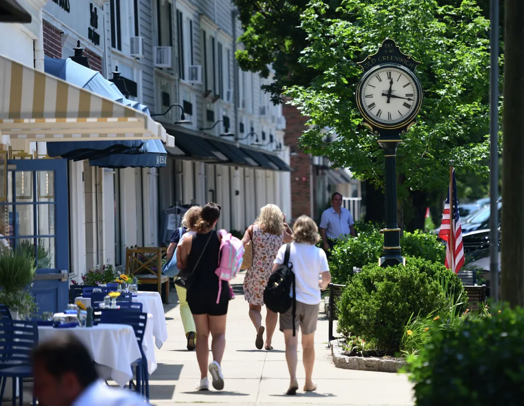Greenwich gets $1.8M from state to upgrade broadband internet, most of any municipality in CT