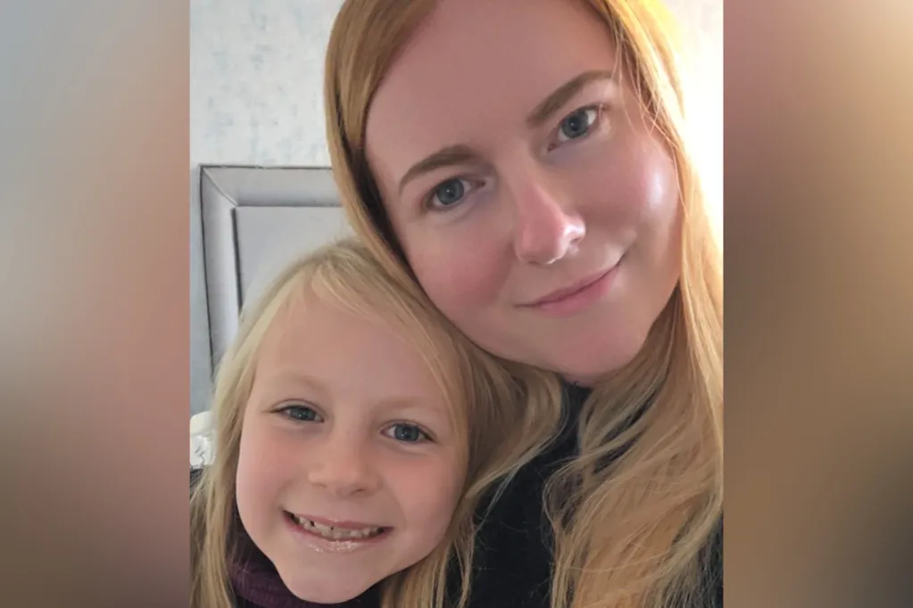 Listen to the 911 Call Little Girl Made That Saved Her Mo...