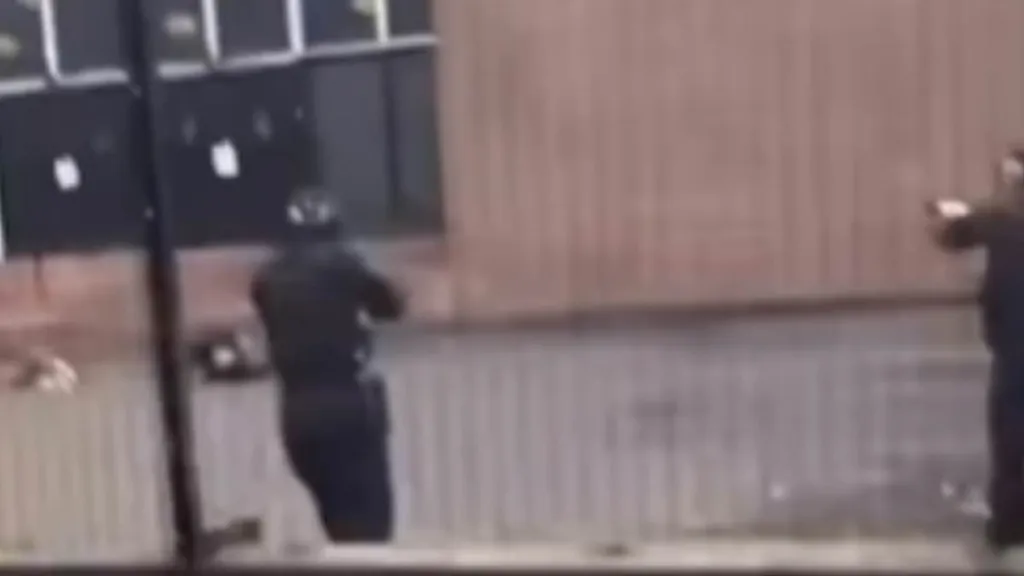 Footage shows moment before 'knifeman' after synagogue 'terror attack'