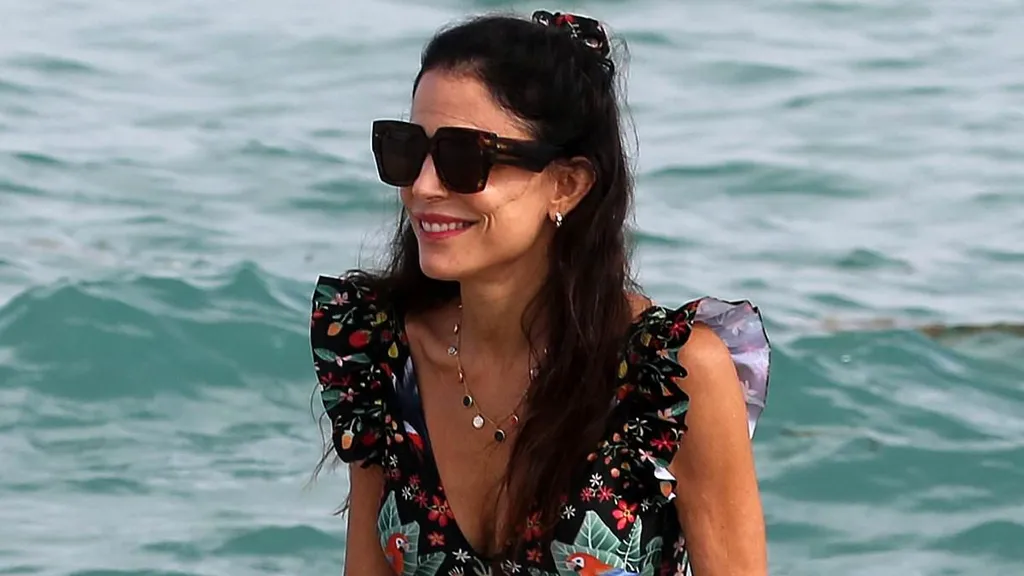 Bethenny Frankel, 54, stands out in a swimsuit in Miami