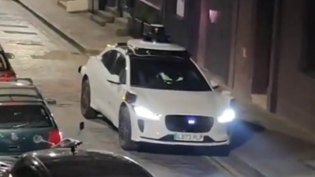 Self-driving Waymo car wakes residents as it gets stuck at dead end