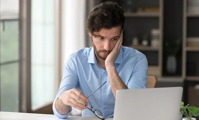 Aussies slam 'new office rule' that's quietly creeping into your inbox