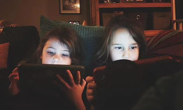 Keir Starmer promises to 'fight´ social media firms over addictive...