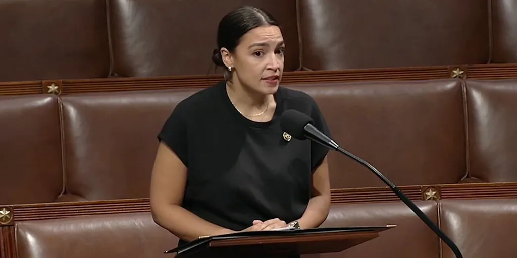 Left-wing host says AOC uses 'Trump-like' attacks on media critics in voting record dispute