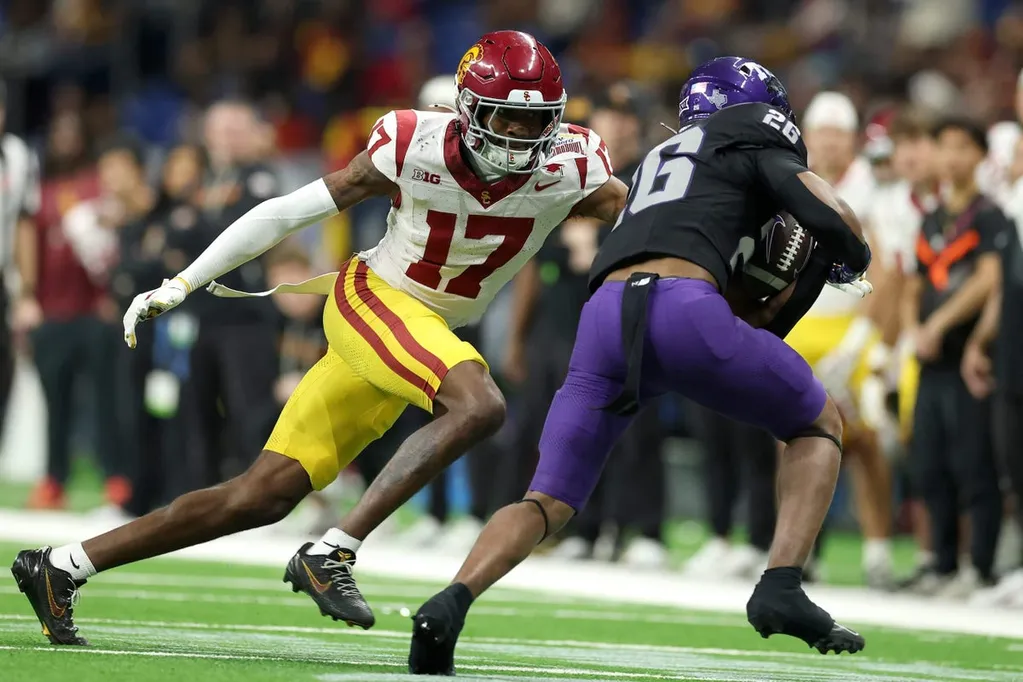 Can USC close games to reach College Football Playoff? Plus, a breakout freshman receiver