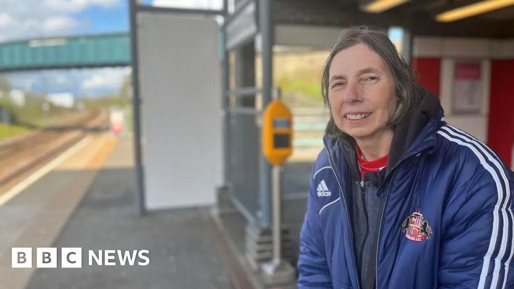 Sunderland Metro passenger in plea for more grab rails