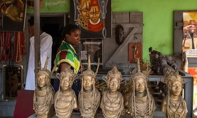 Nigeria's bronze artists cling to centuries-old techniques