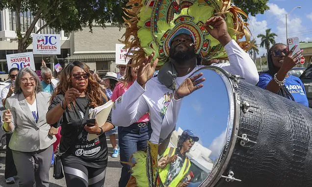 Harris, Obamas and voting rights leaders work to turn out Black...