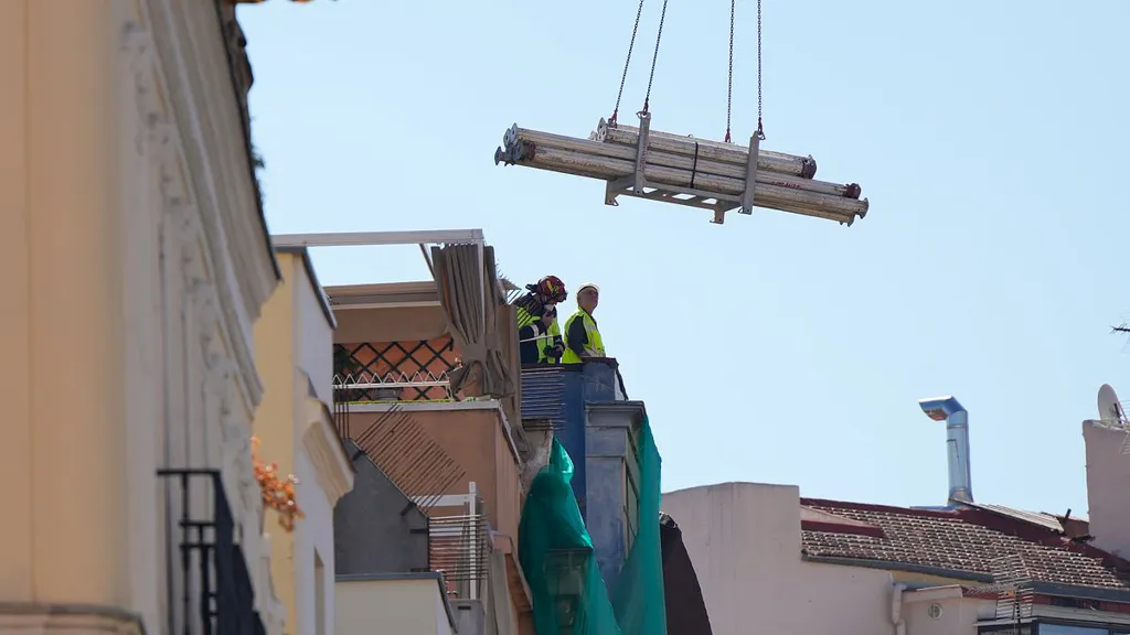 Four dead after 6-storey building collapses in tourist area of Madrid