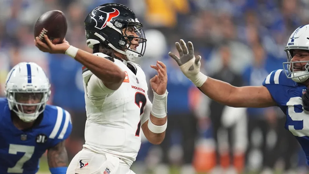 Texans corral high-scoring Colts, narrow AFC South race with win
