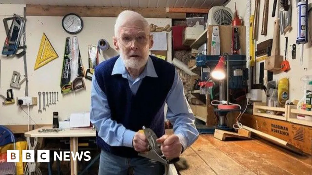 Comic Relief helps Dawlish community hub 'keep the doors open'