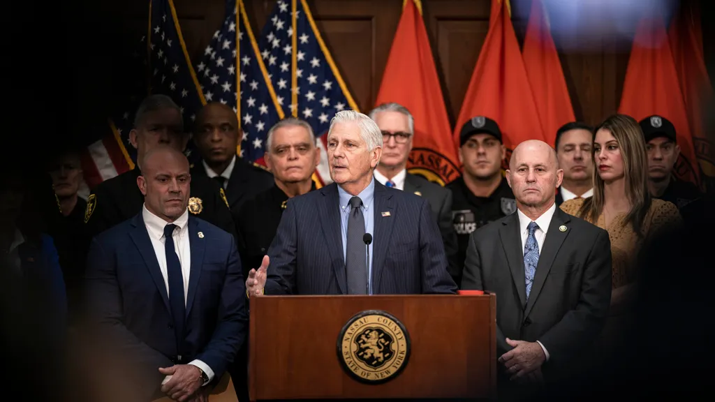 New York County to Allow Officers to Wear Masks When Working With ICE