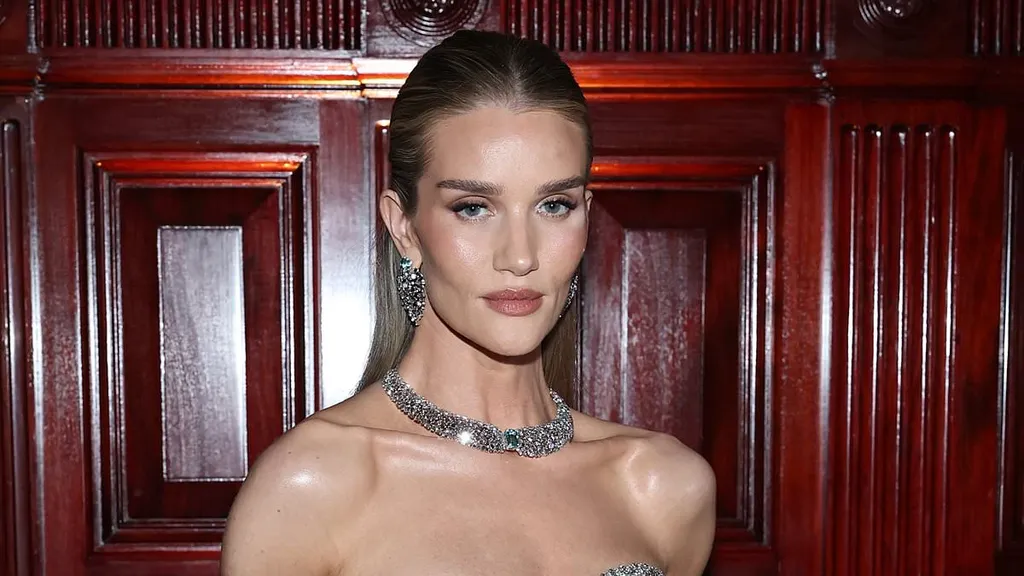 Rosie Huntington-Whiteley oozes glamour in a strapless white dress