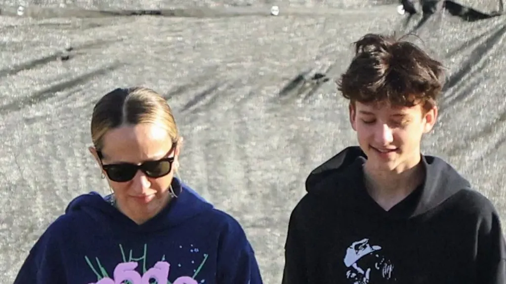 Jennifer Meyer and Tobey Maguire's son Otis, 15, towers over her