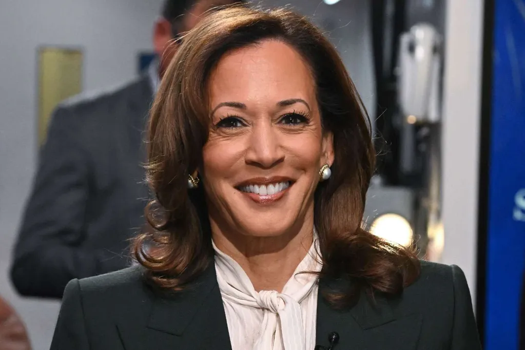Kamala Harris Offers Some Sweet and Cheeky Dating Advice, Depending on 'What Phase You're In'
