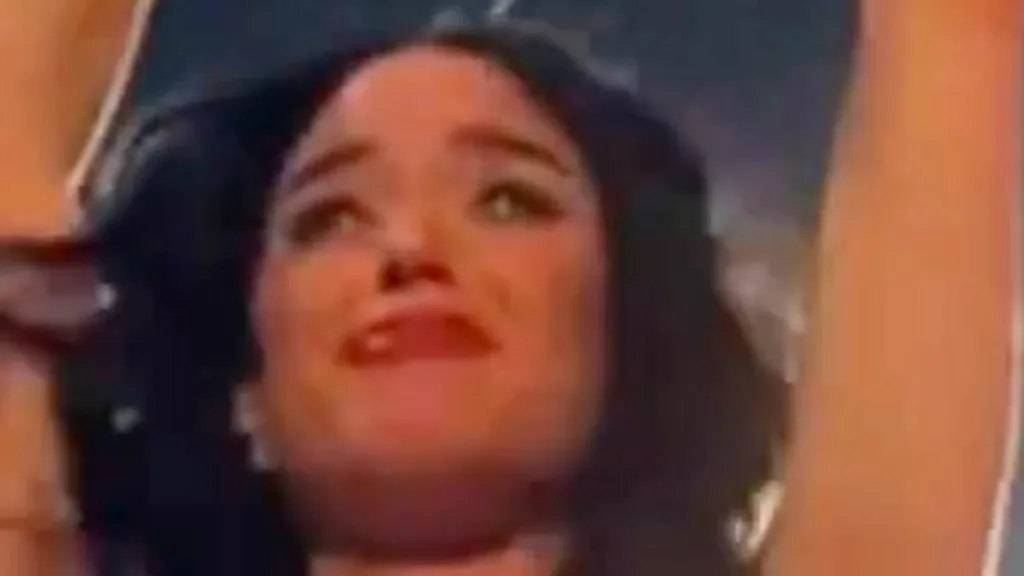 Katy Perry gets tearful on-stage after split from Orlando Bloom