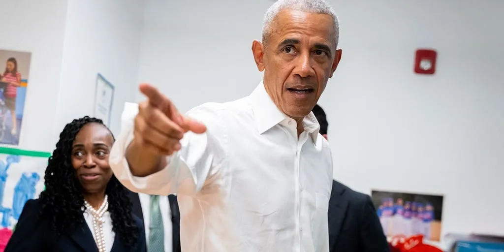 Obama takes swipe at 'commentator' culture, thinks about how he can fight Trump 'every day'