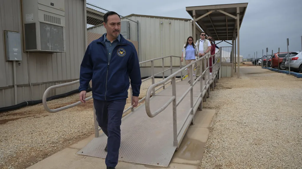 2 Teen Mariachi Musicians Released From ICE Detention