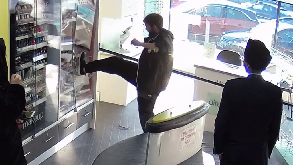 Pharmacy staff warn of 'escalating abuse' from patients