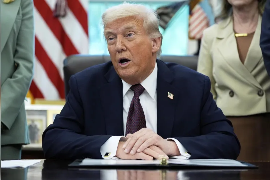 Trump Announces 10% Tariff on 8 European Nations Over Greenland Opposition - Kashmir Observer