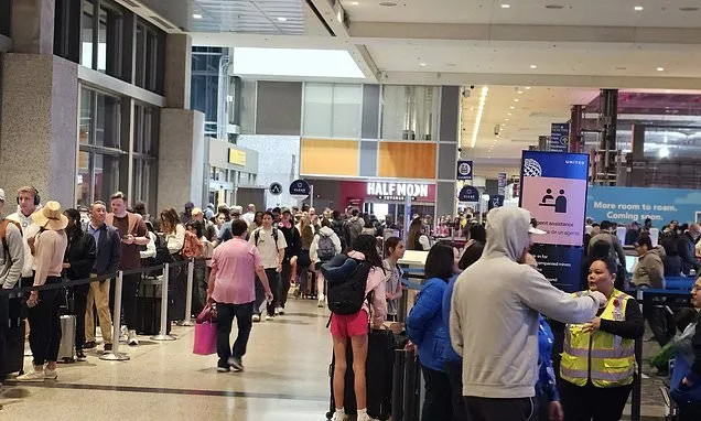 Mass TSA resignations amid shutdown fuel mounting airport delays