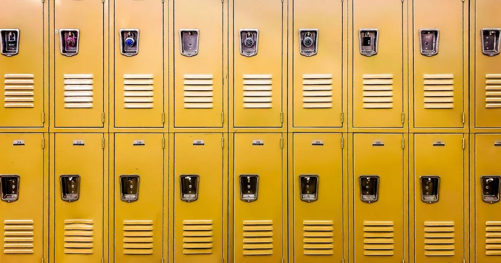 Early high school start times are hurting teens, experts say