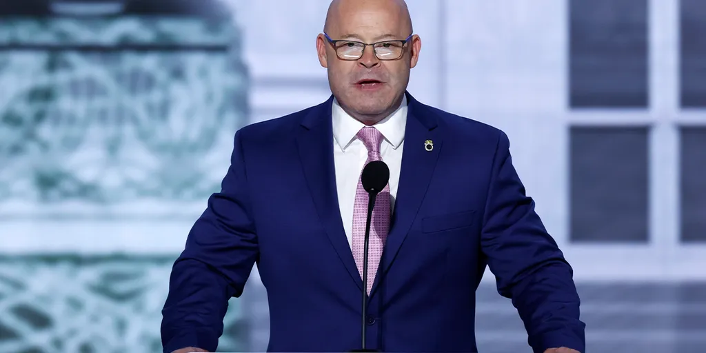 Teamsters boss says 'smug' Kamala Harris alienated union after saying they 'better get on board' in 2024
