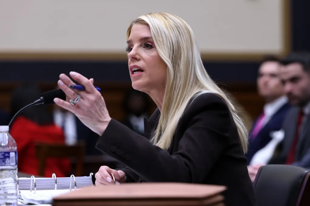 Video of Pam Bondi calling Democrat 