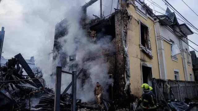 Russia strikes Ukraine ahead of Trump-Zelensky meeting